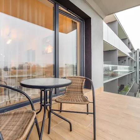 Z Parkingiem 22 C Perłowa Przystań - *